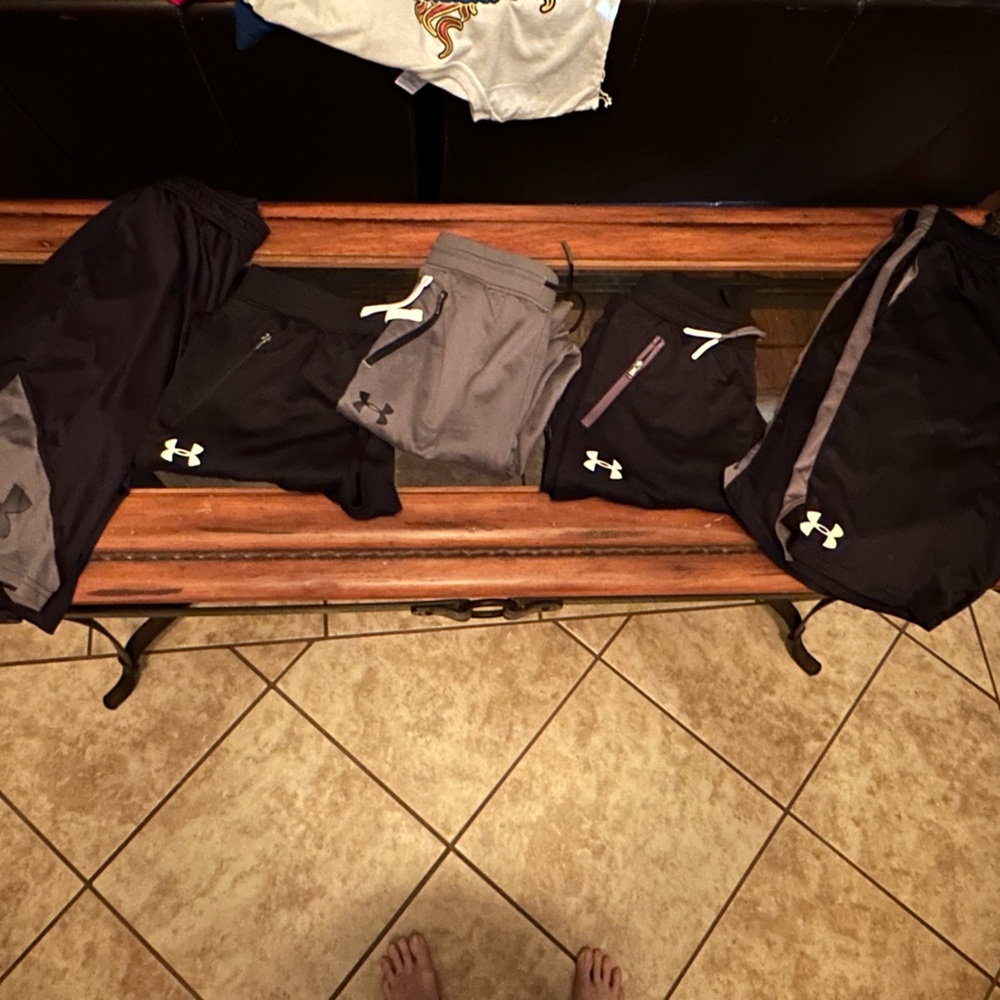 Bundle Youth large under armour joggers shorts